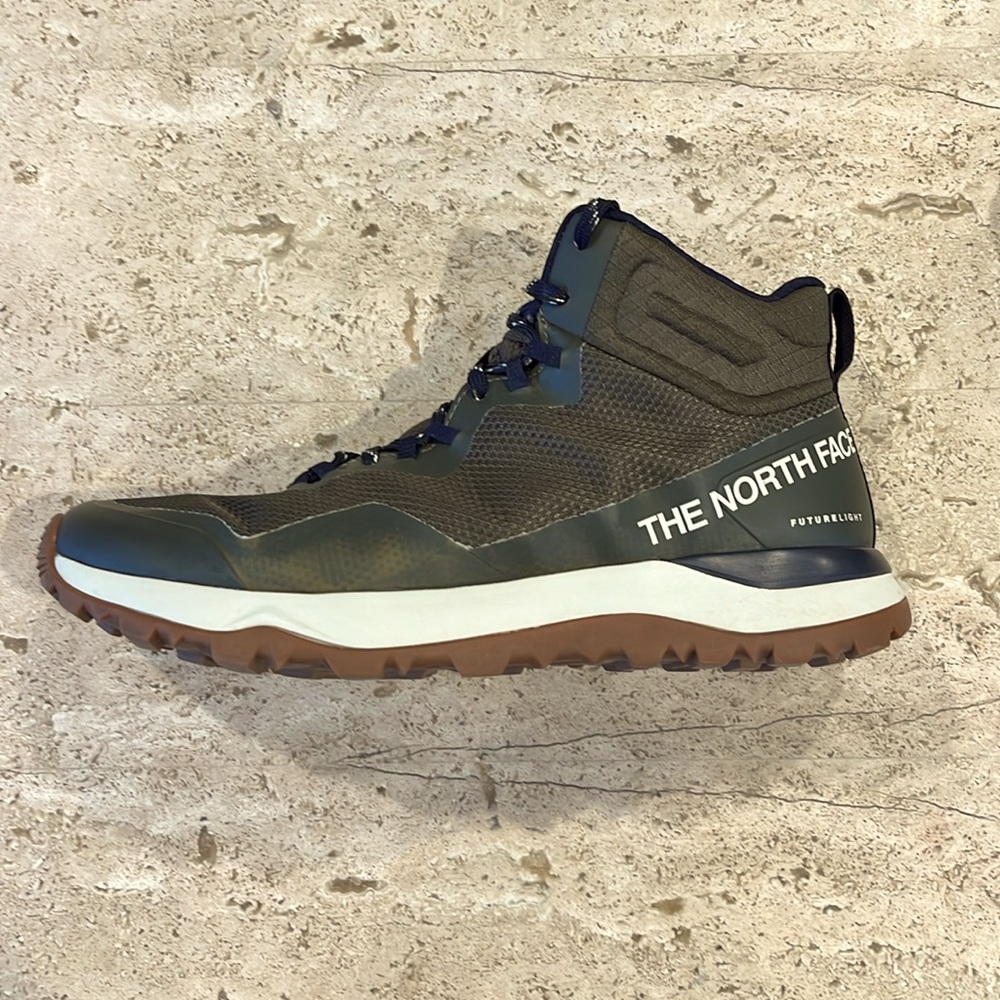 THE NORTH FACE ACTIVIST MID FUTURELIGHT HIKING BOOTS MEN'S. Size 10.